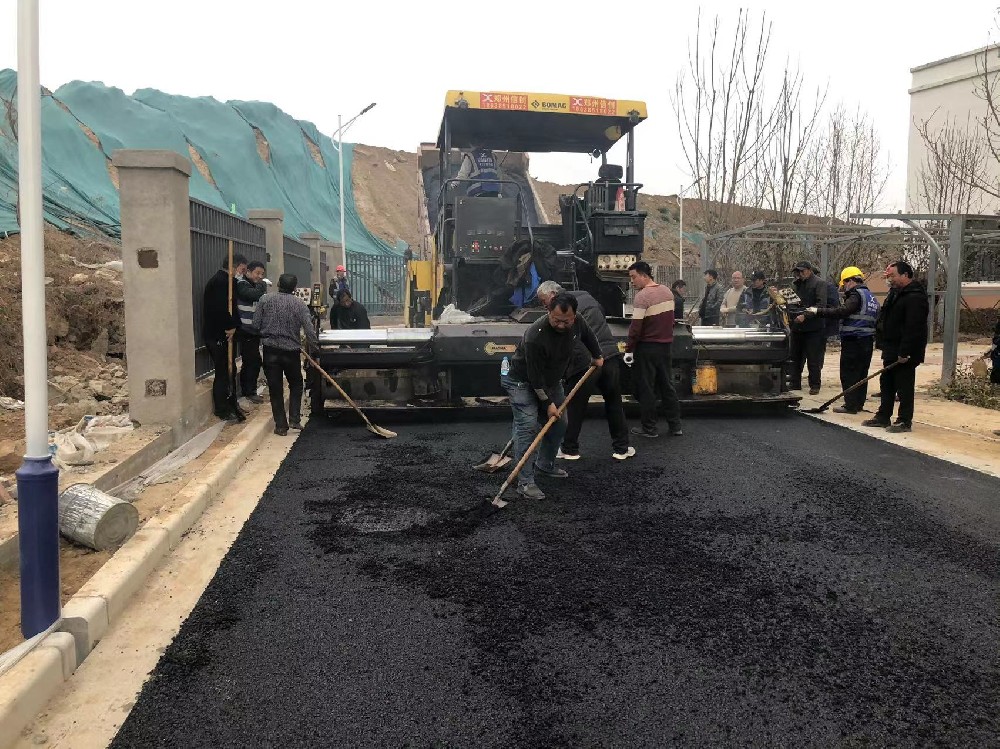 郑州沥青路面摊铺施工中应当注意的问题