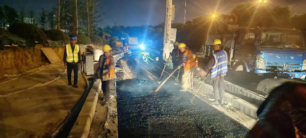 郑州沥青混凝土路面与水泥混凝土路面的区别