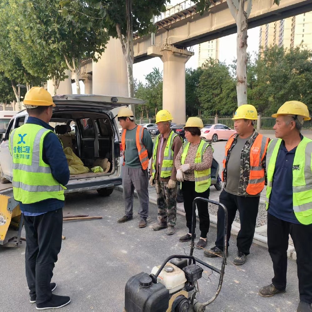 郑州东高铁公寓沥青路面施工