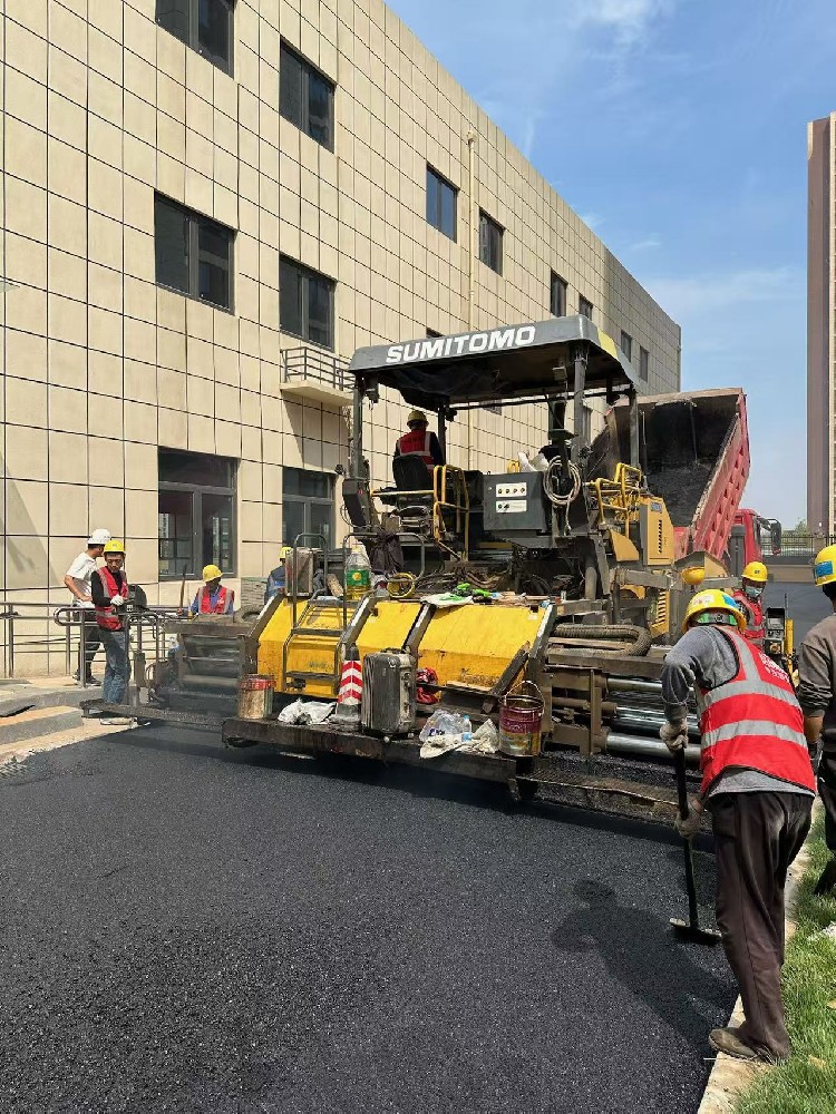 郑州沥青路面施工：以品质铸就交通动脉生命线
