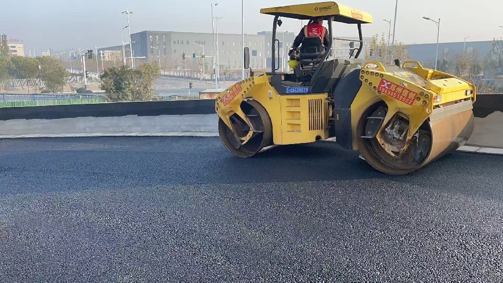 揭秘郑州沥青路面施工铸就道路新辉煌