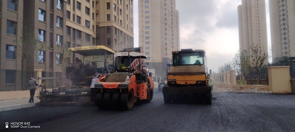 郑州暴雨后的“路面答卷”：为什么有的路积水成河，有的路干爽如初