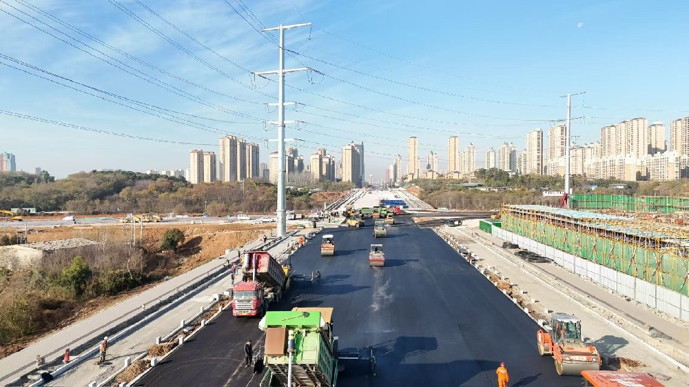 郑州郑州彩色沥青路面：我们用色彩点亮城市角落