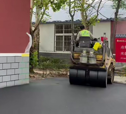 郑州沥青路面“应急小坑槽”的“速愈法”