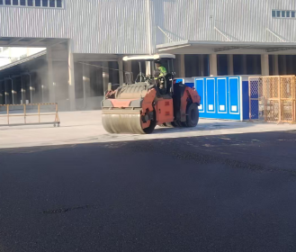 匠心铺就每一寸，品质守护每一路