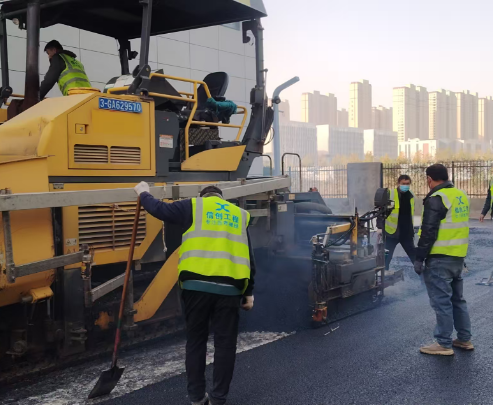 郑州工业园区旧路翻新，保障园区生产不受限！