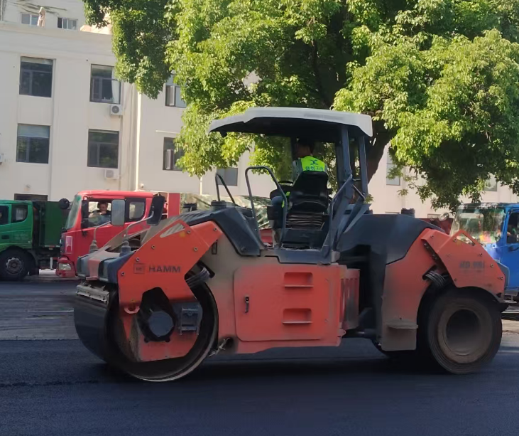 重载沥青路面施工，专注解决高承载道路难题
