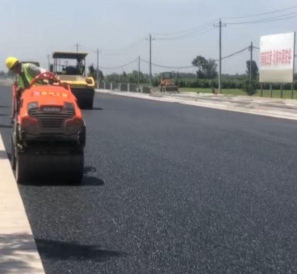 郑州沥青路面长距离直线道路平顺度、顺直度精细化控制技术